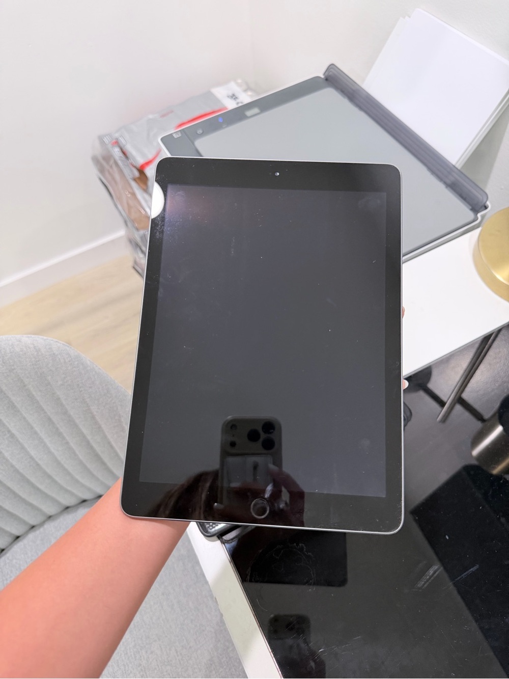 IPAD 6 (2018) with case included